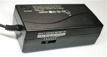 Адаптер питания для ноутбука от 220V HQ-Tech HQ-A70M, универсальный 70W